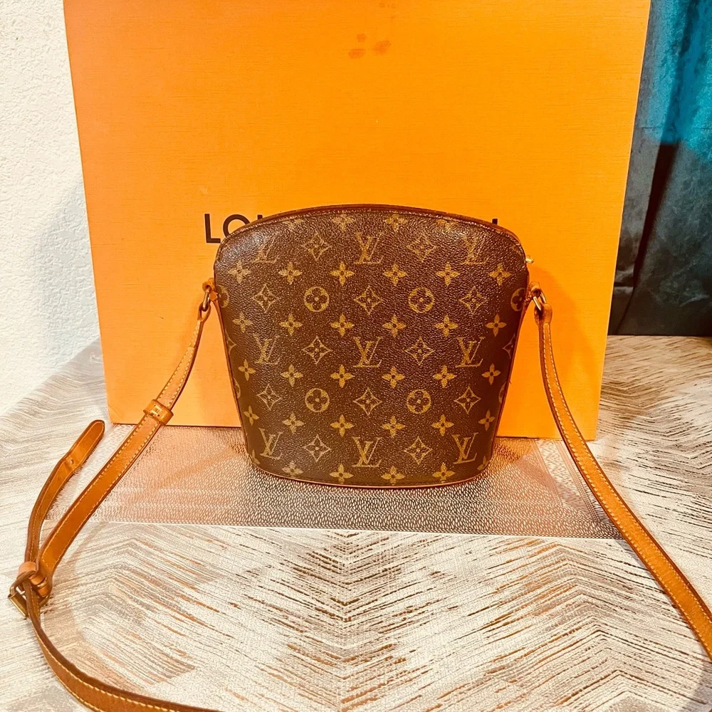 Louis Vuitton Brown Monogram Shoulder Bag - Picture 14 of 16